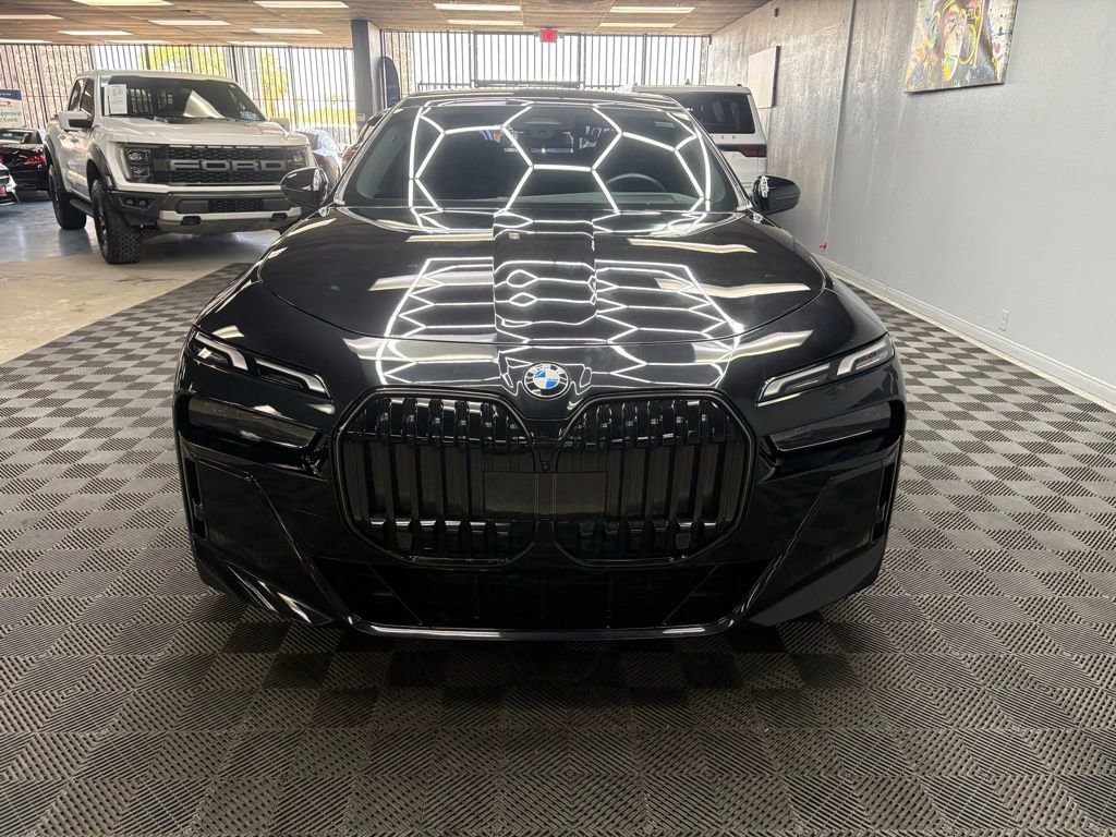 Used 2025 BMW 740i w/ Premium Package RWD image 4