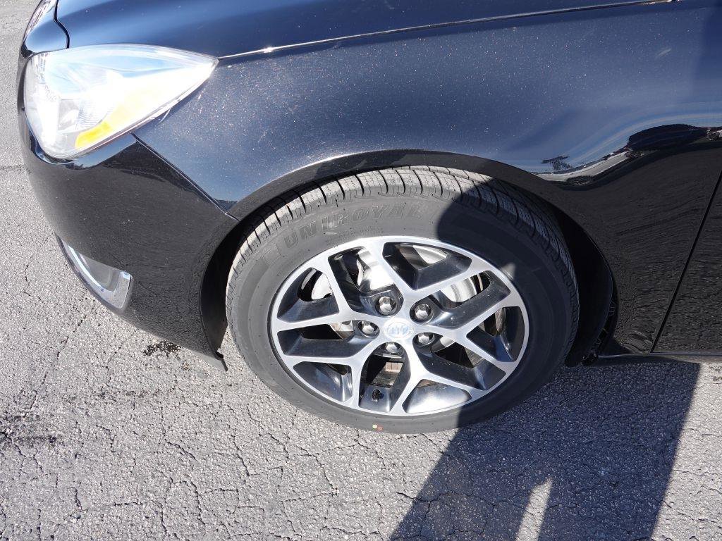 Used 2017 Buick Regal Sport Touring image 6