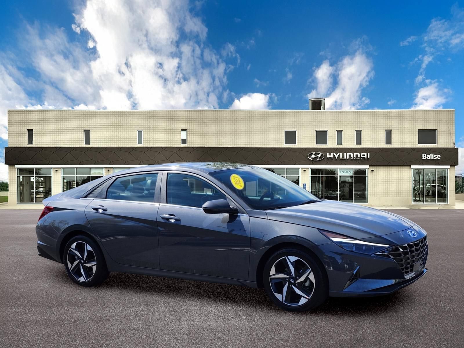 Used 2023 Hyundai Elantra Limited w/ Preferred Accessory Package FWD image 1