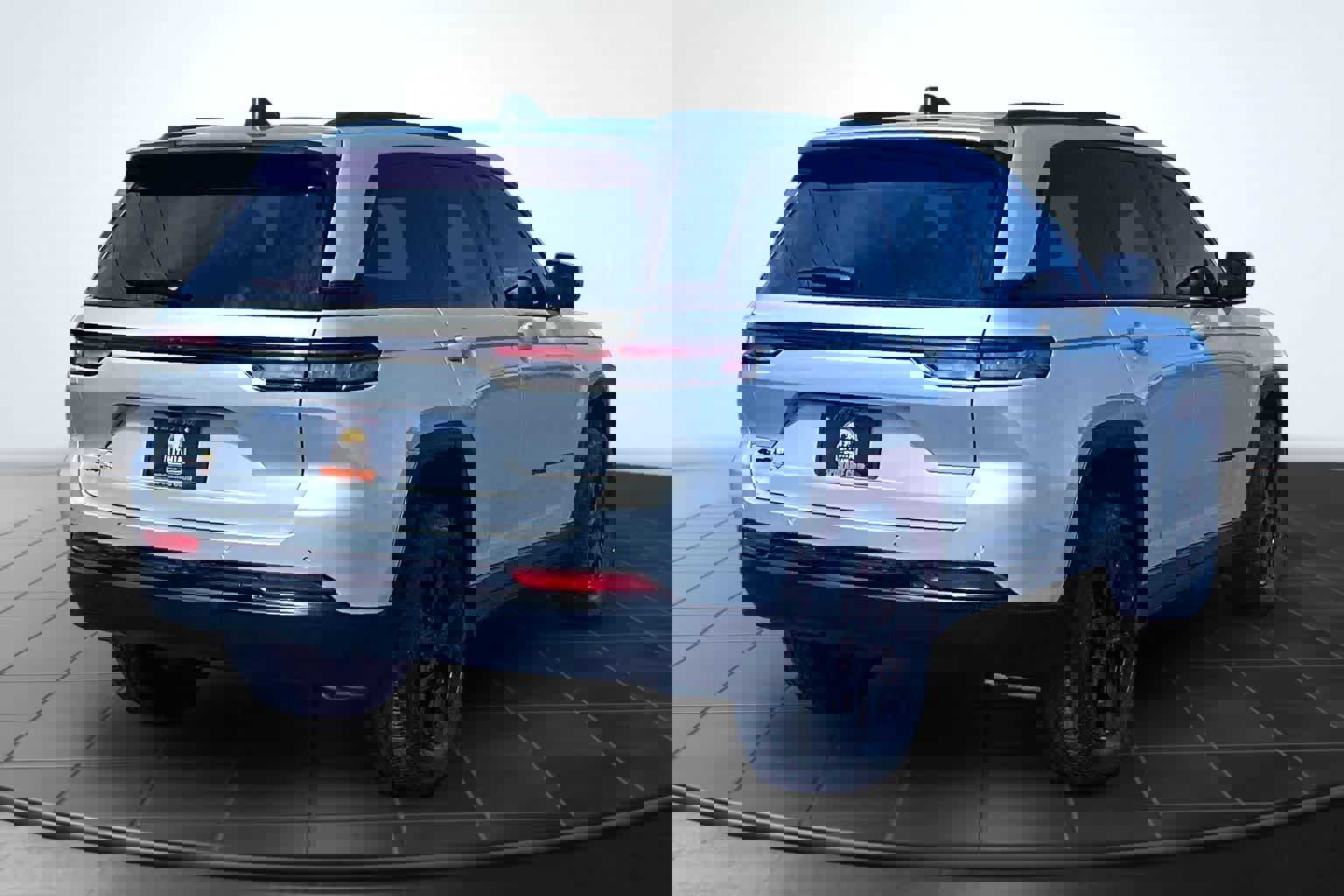 Used 2024 Jeep Grand Cherokee Altitude image 23