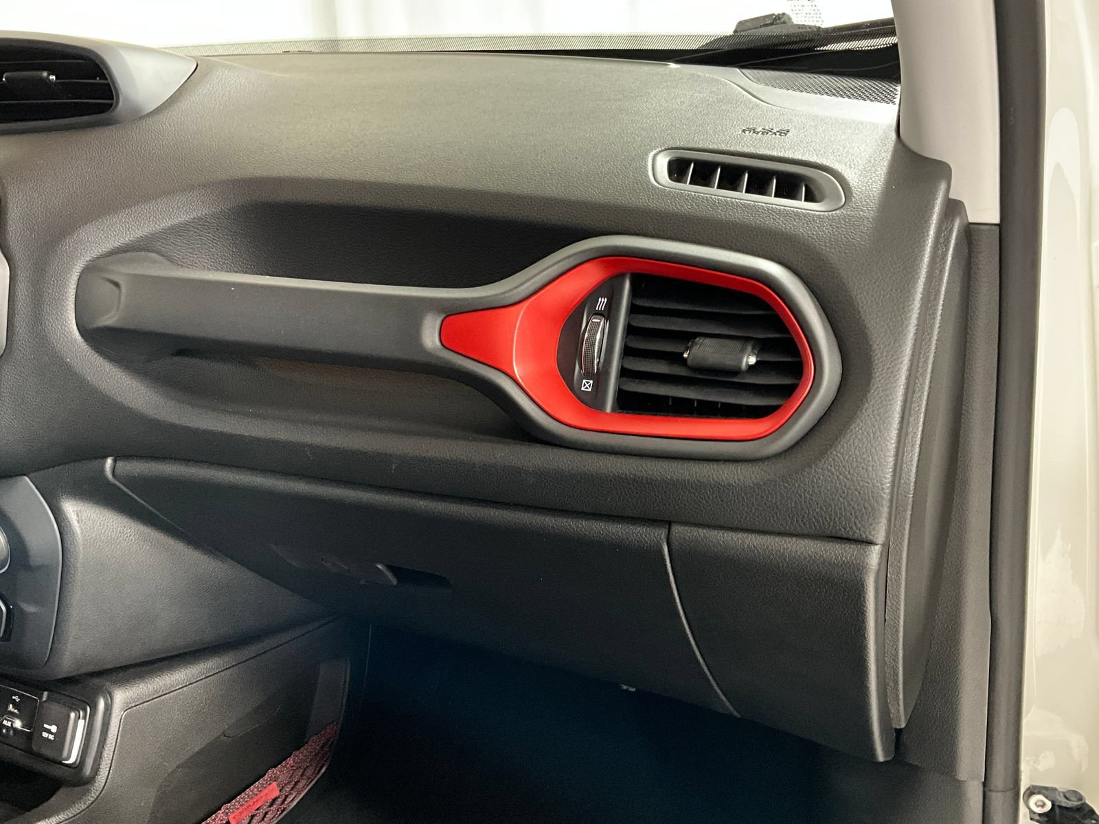Used 2023 Jeep Renegade Trailhawk AWD/4WD image 17