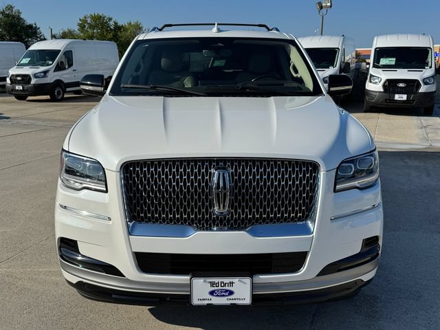 Used 2023 Lincoln Navigator L Reserve AWD/4WD image 2