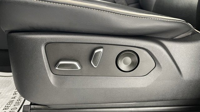Used 2022 Cadillac Escalade ESV Premium Luxury image 36