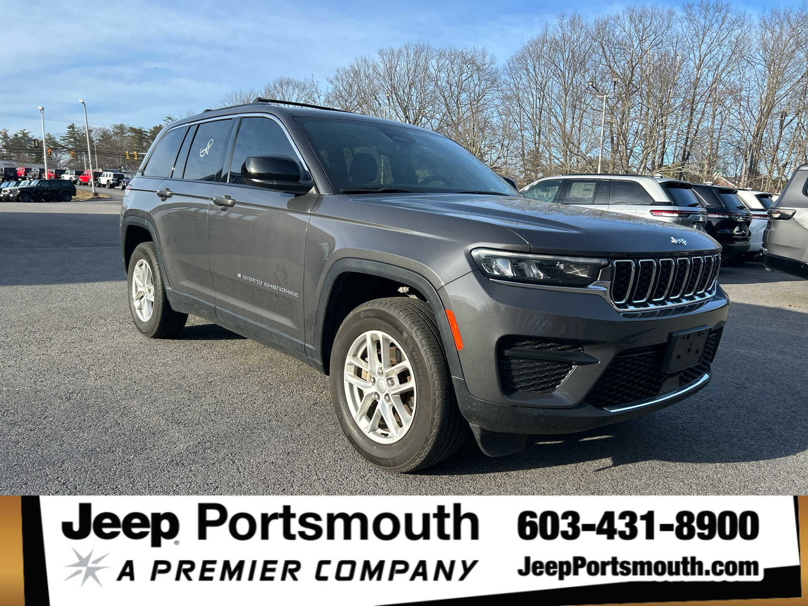 Used 2023 Jeep Grand Cherokee Laredo X image 1