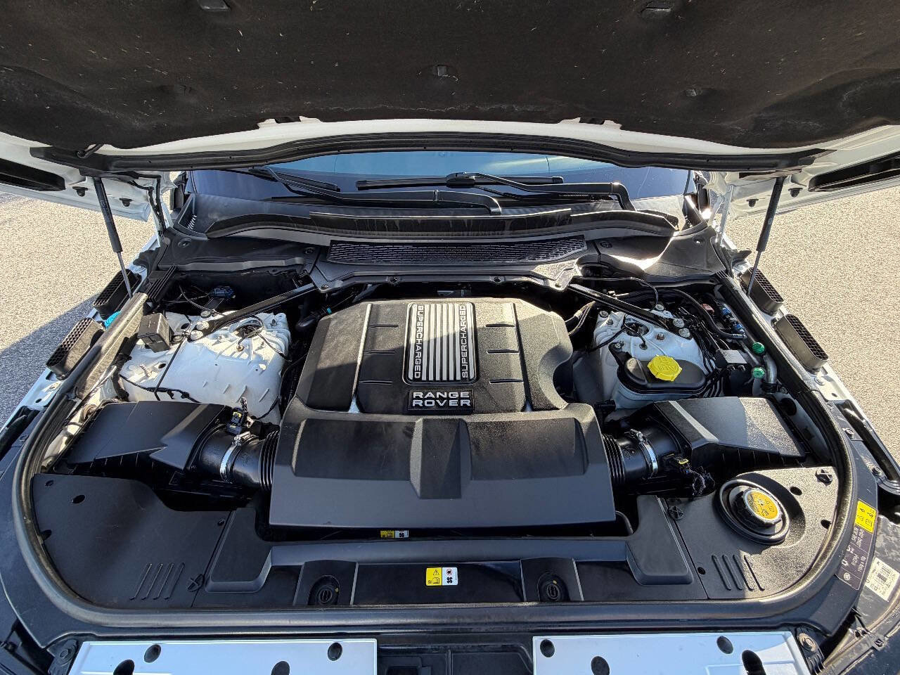 Used 2014 Land Rover Range Rover Supercharged image 4