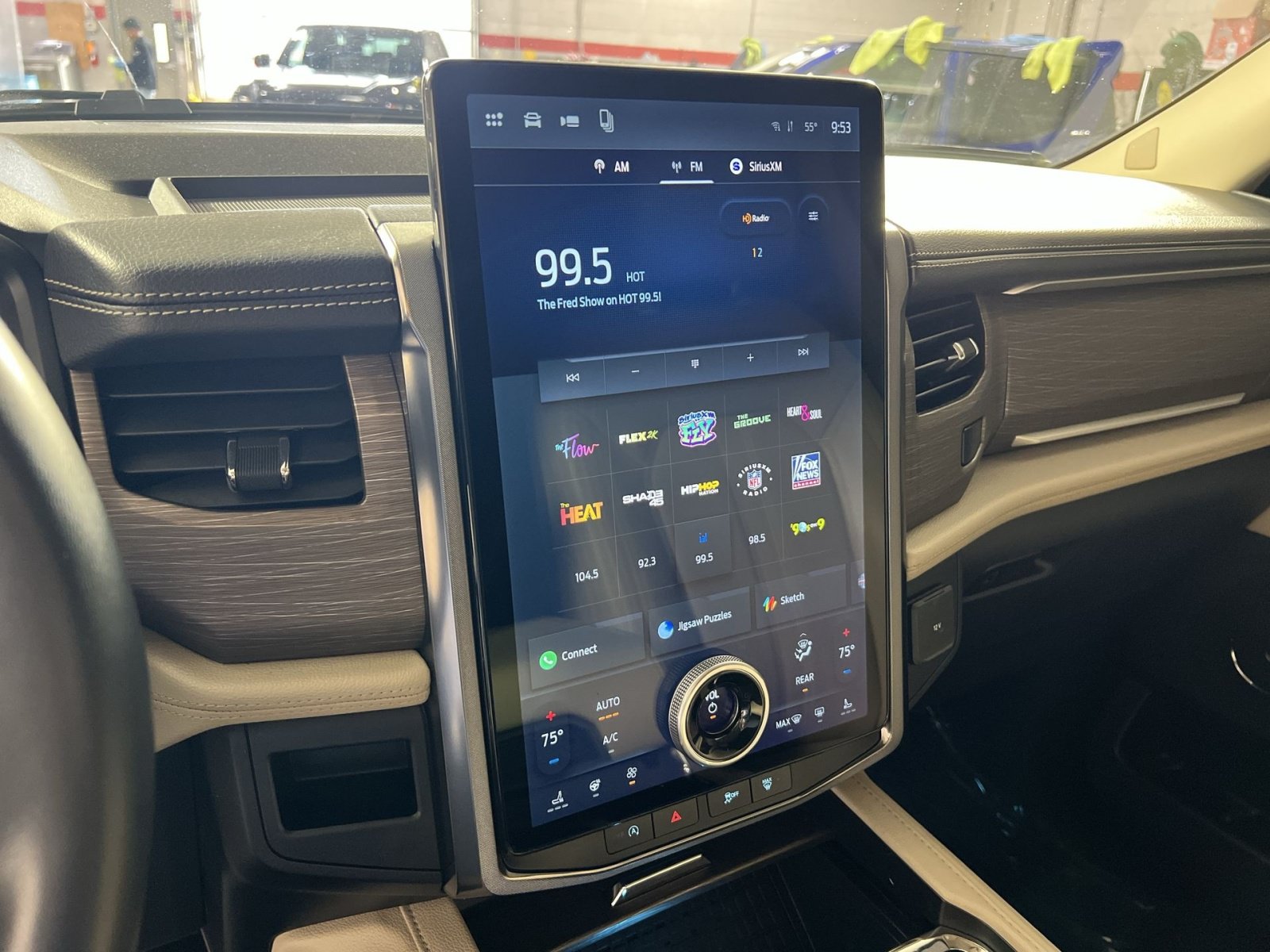 Used 2024 Ford Expedition Limited AWD/4WD image 18