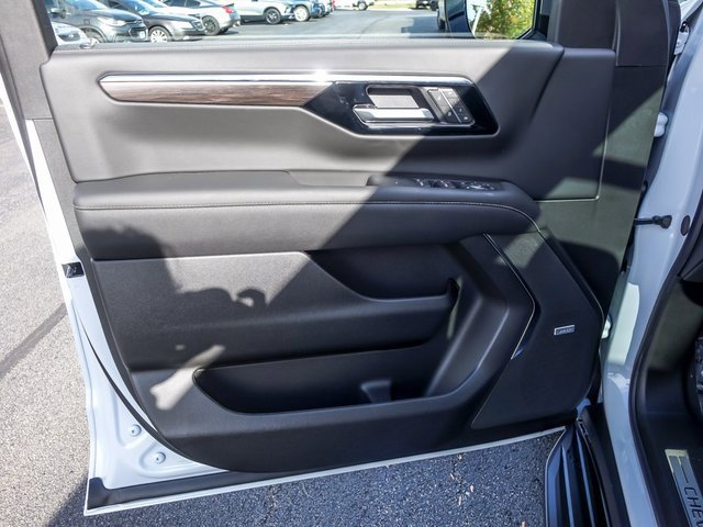 New 2026 Chevrolet Suburban Premier image 13