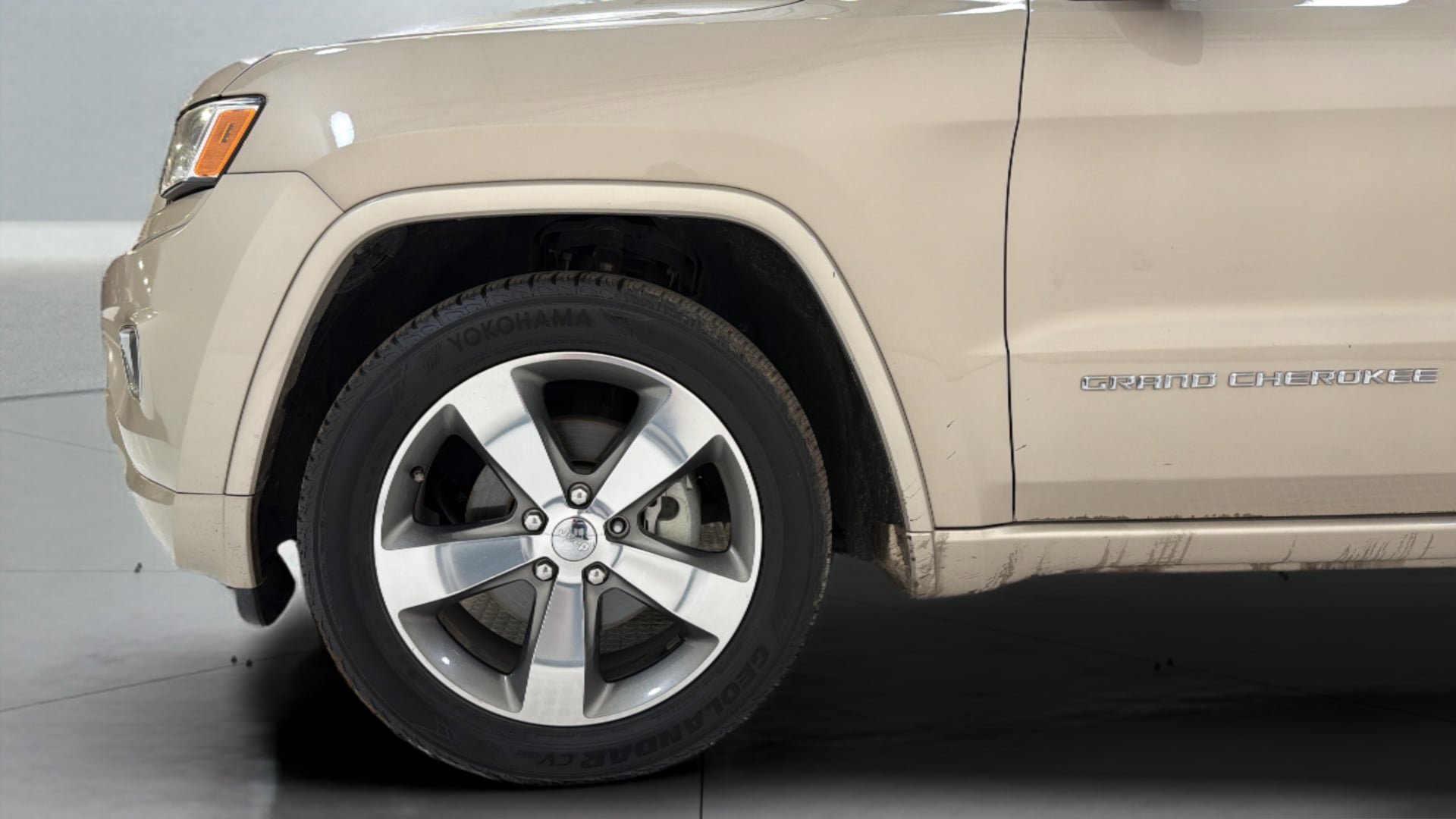 Used 2015 Jeep Grand Cherokee Overland RWD image 36