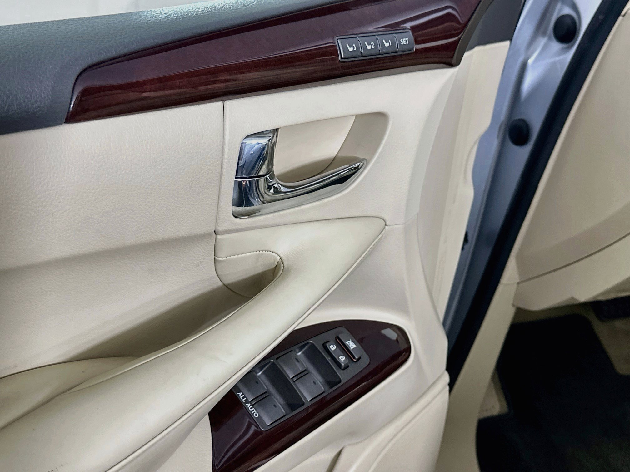 Used 2014 Lexus LX 570 4WD image 15