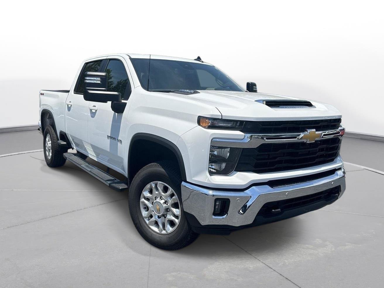 Used 2025 Chevrolet Silverado 3500 LT w/ Safety Package AWD/4WD image 4