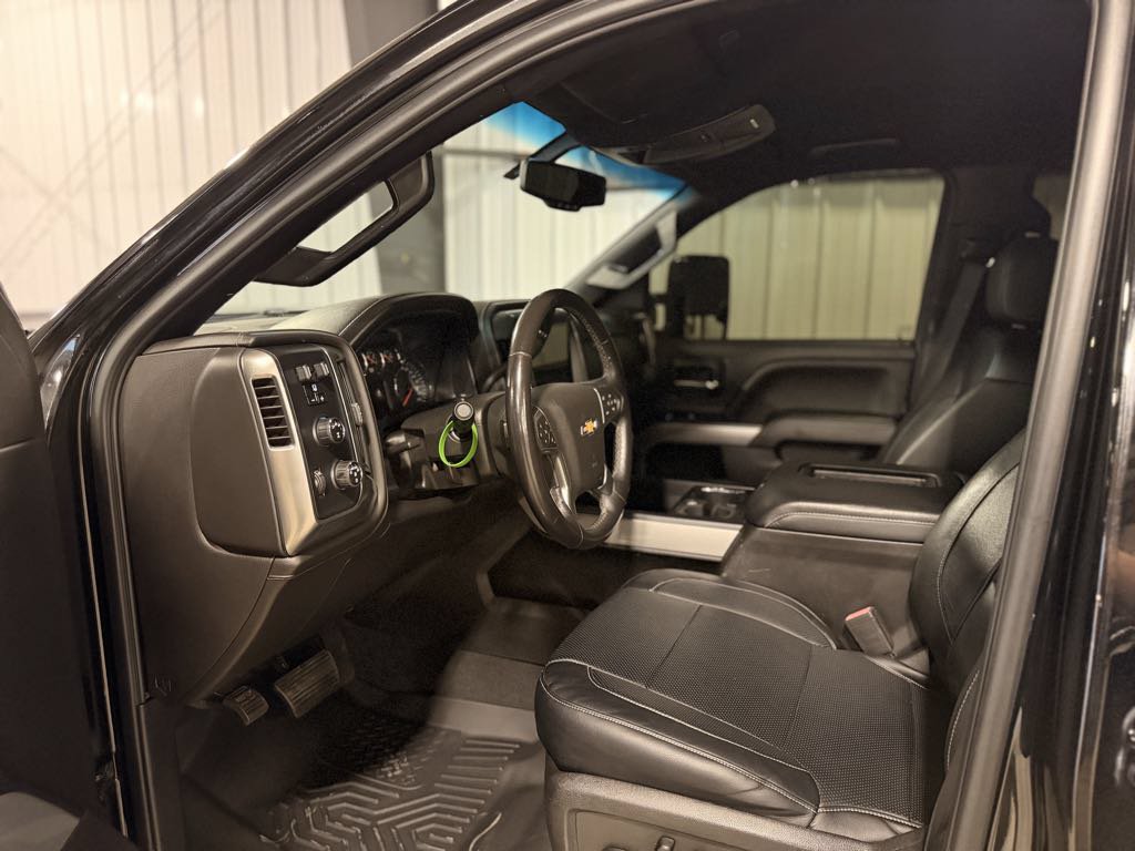 Used 2019 Chevrolet Silverado 2500 LTZ w/ Duramax Plus Package AWD/4WD image 21