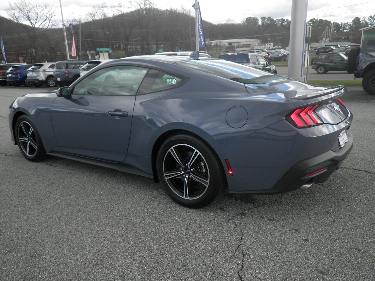 Used 2025 Ford Mustang Premium image 4