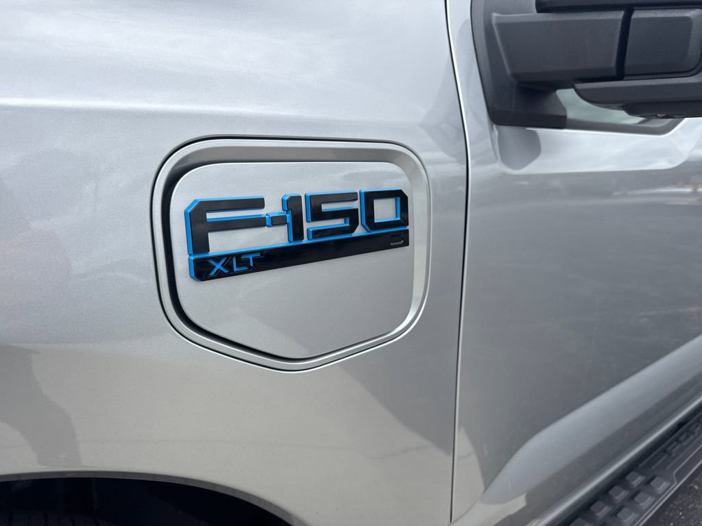 Used 2025 Ford F150 Lightning XLT AWD/4WD image 17