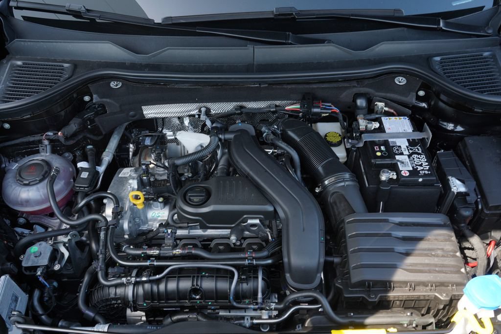New 2026 Volkswagen Taos SE FWD image 12