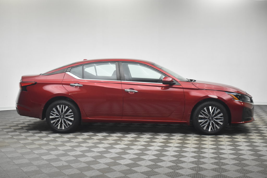 Used 2023 Nissan Altima 2.5 SV AWD/4WD image 11