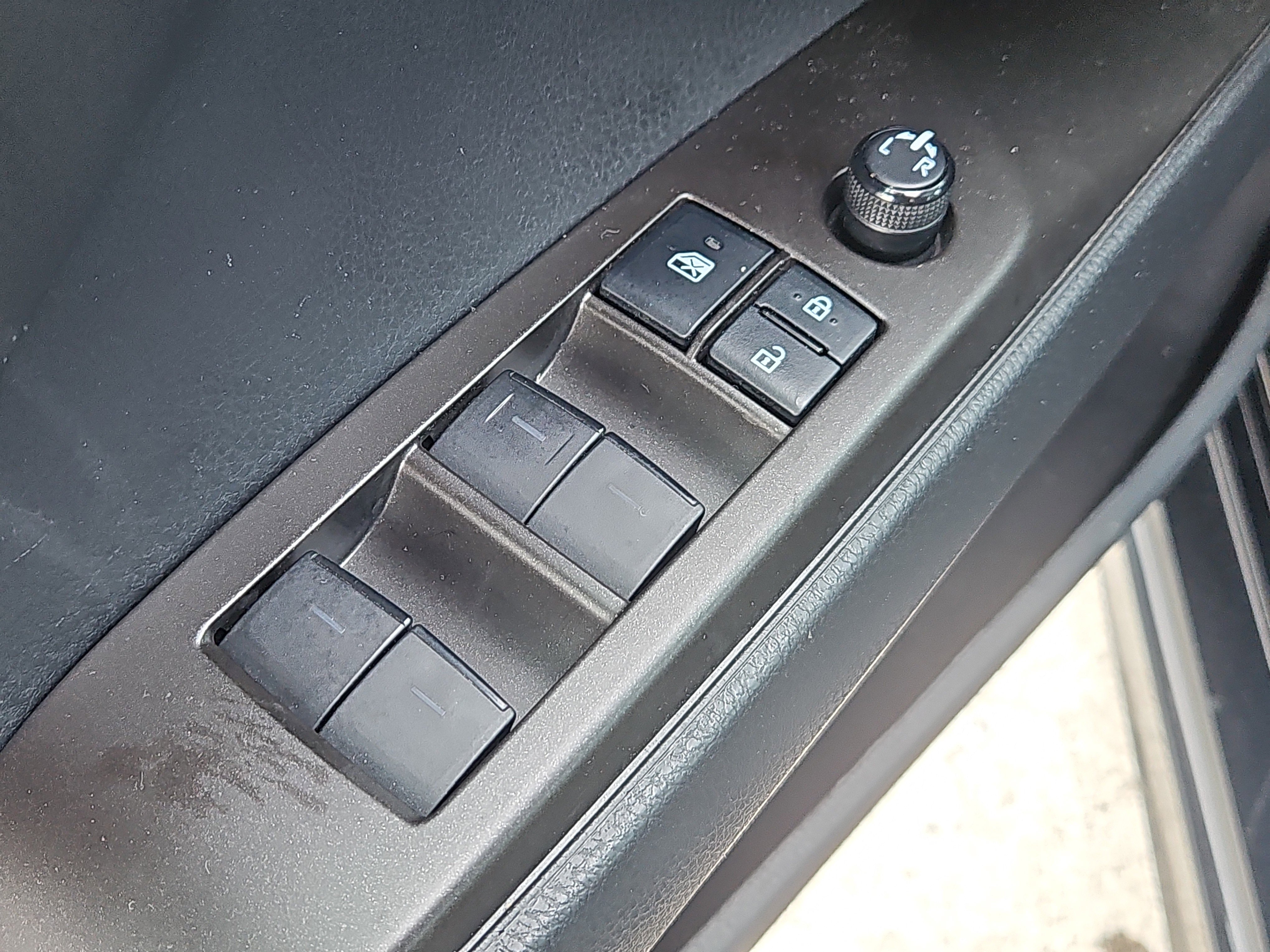 Used 2022 Toyota Camry SE image 18