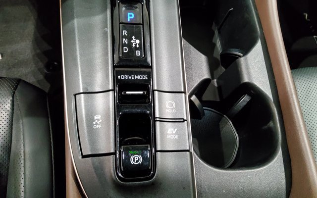 Used 2023 Toyota Crown Limited image 29