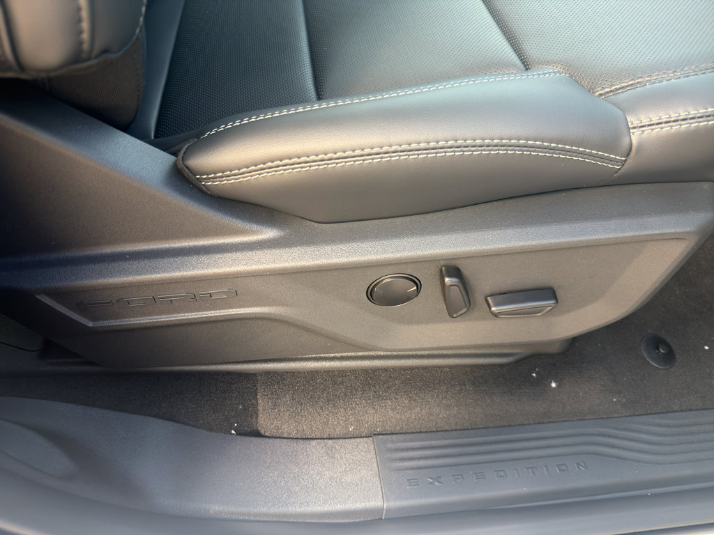 New 2027 Ford Expedition Platinum RWD image 12