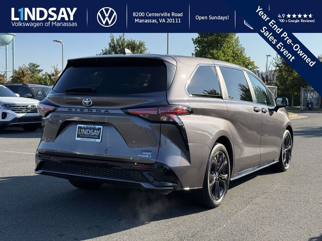 Used 2021 Toyota Sienna XSE image 3