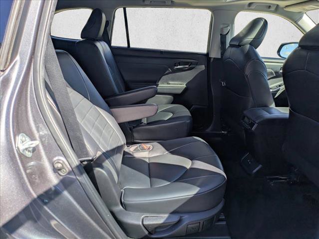 Used 2022 Toyota Highlander XLE image 21