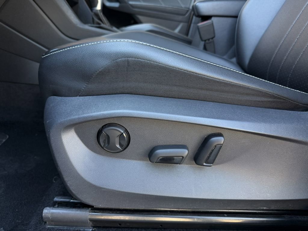 Used 2024 Volkswagen Tiguan SE image 15