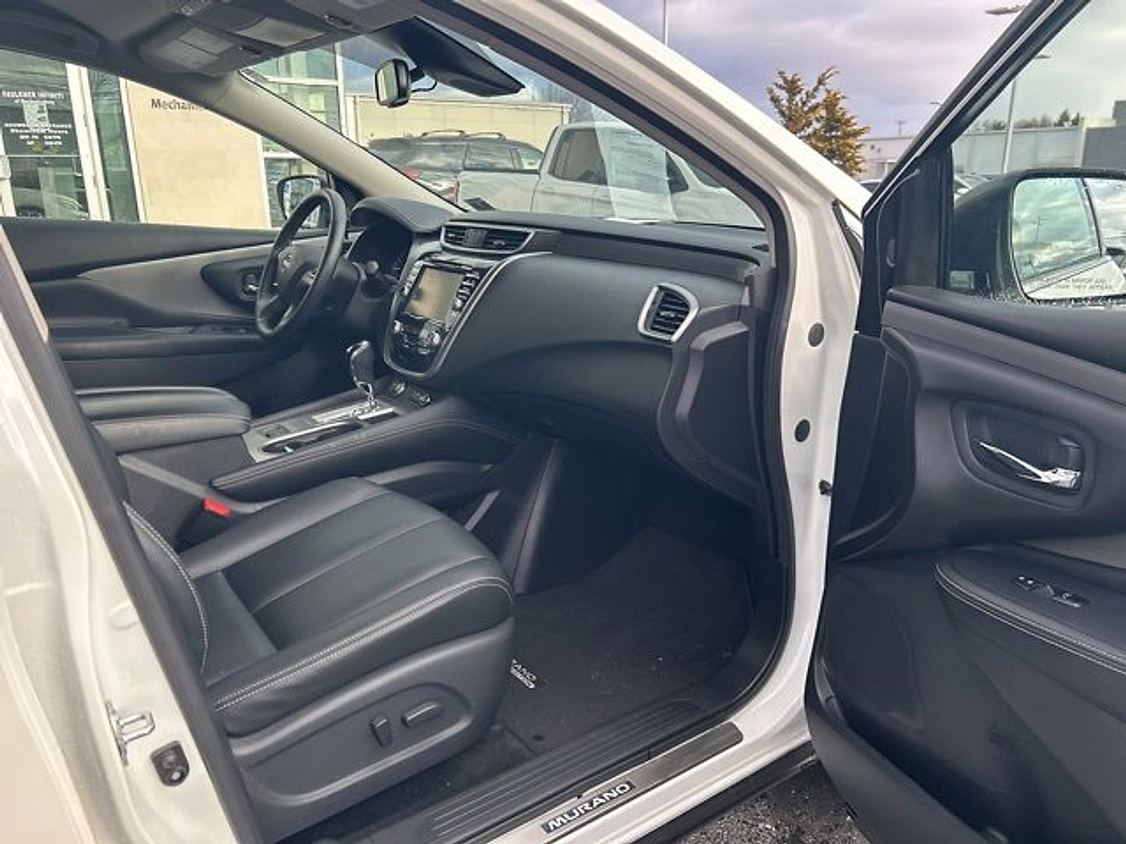 Used 2024 Nissan Murano SV w/ SV Midnight Edition Package image 16