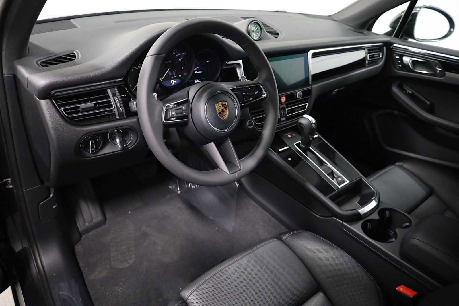 New 2026 Porsche Macan image 4