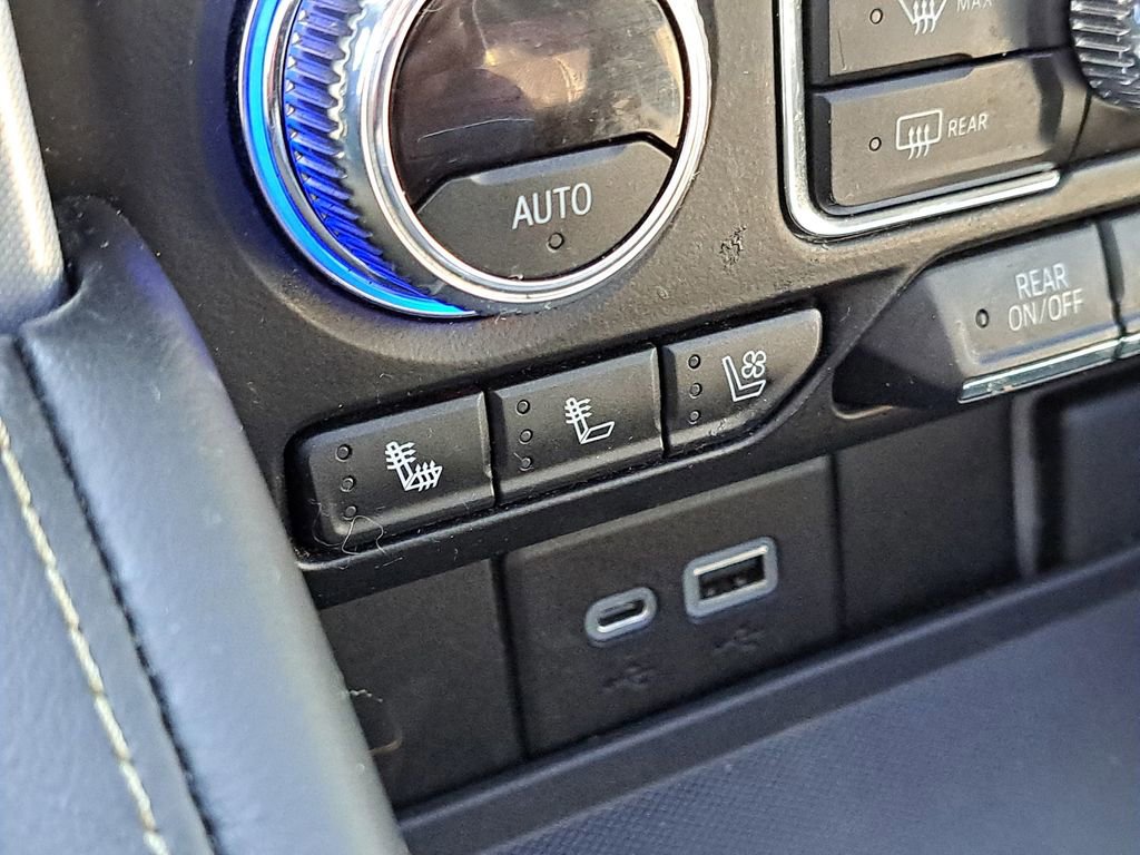 Used 2021 GMC Yukon SLT w/ SLT Premium Package image 19