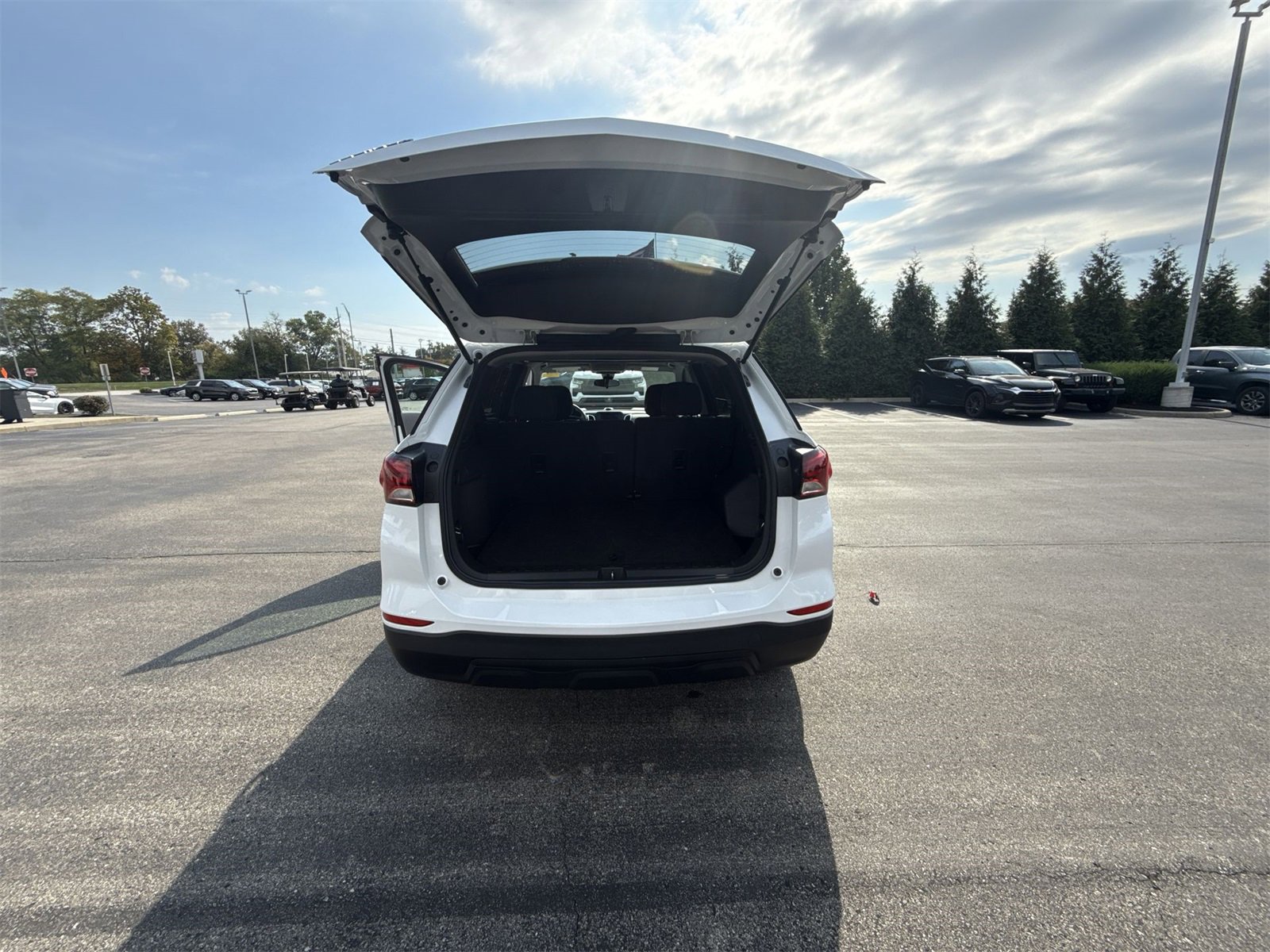 Used 2022 Chevrolet Equinox LS w/ LS Convenience Package image 23