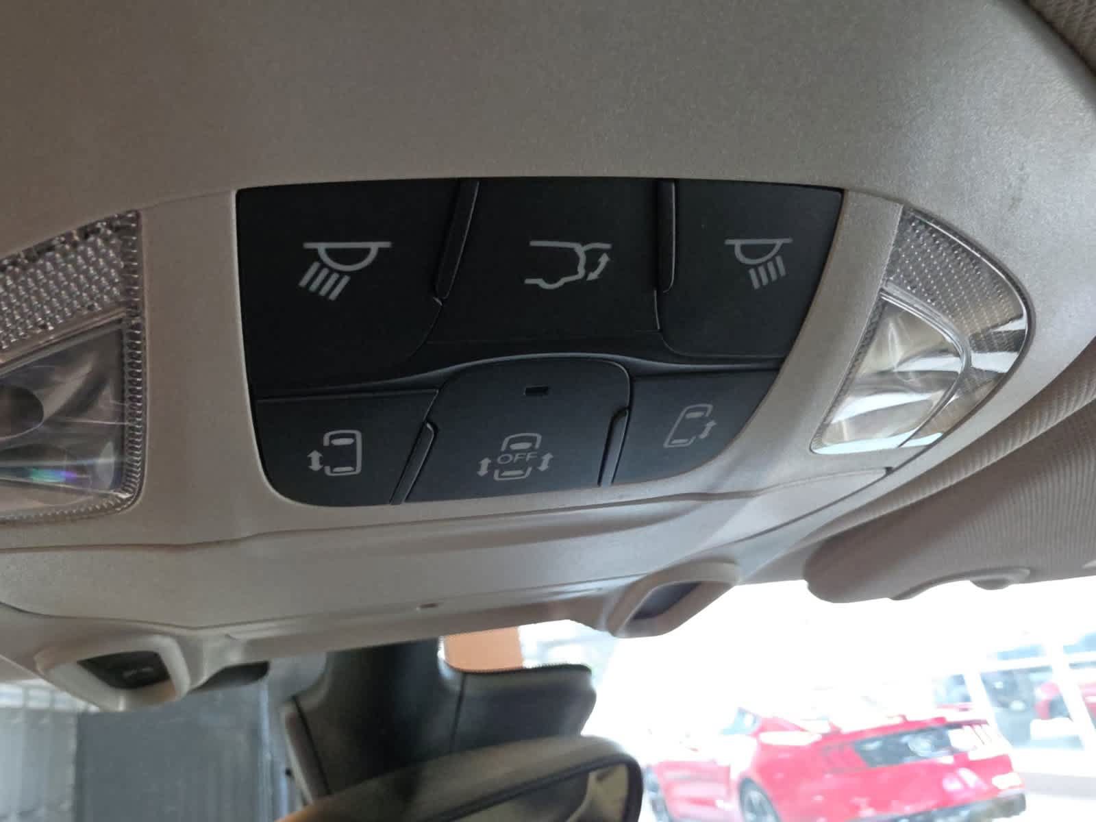 Used 2023 Chrysler Pacifica Limited FWD image 30