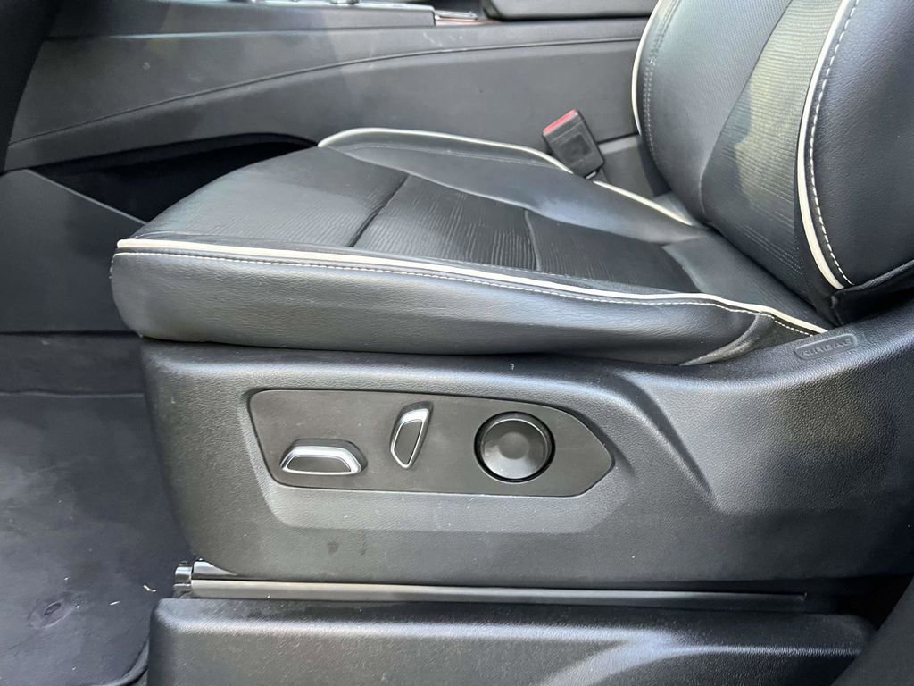 Used 2022 Cadillac Escalade ESV Premium Luxury image 19