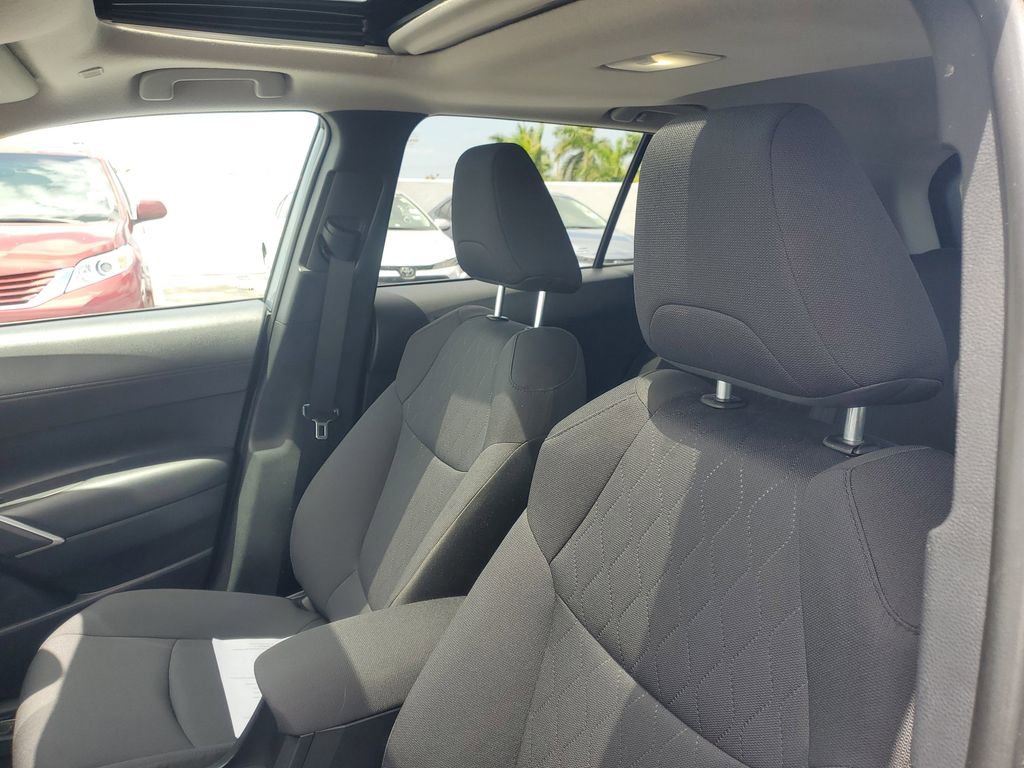 Certified 2024 Toyota Corolla Cross LE w/ Moonroof Package FWD image 16