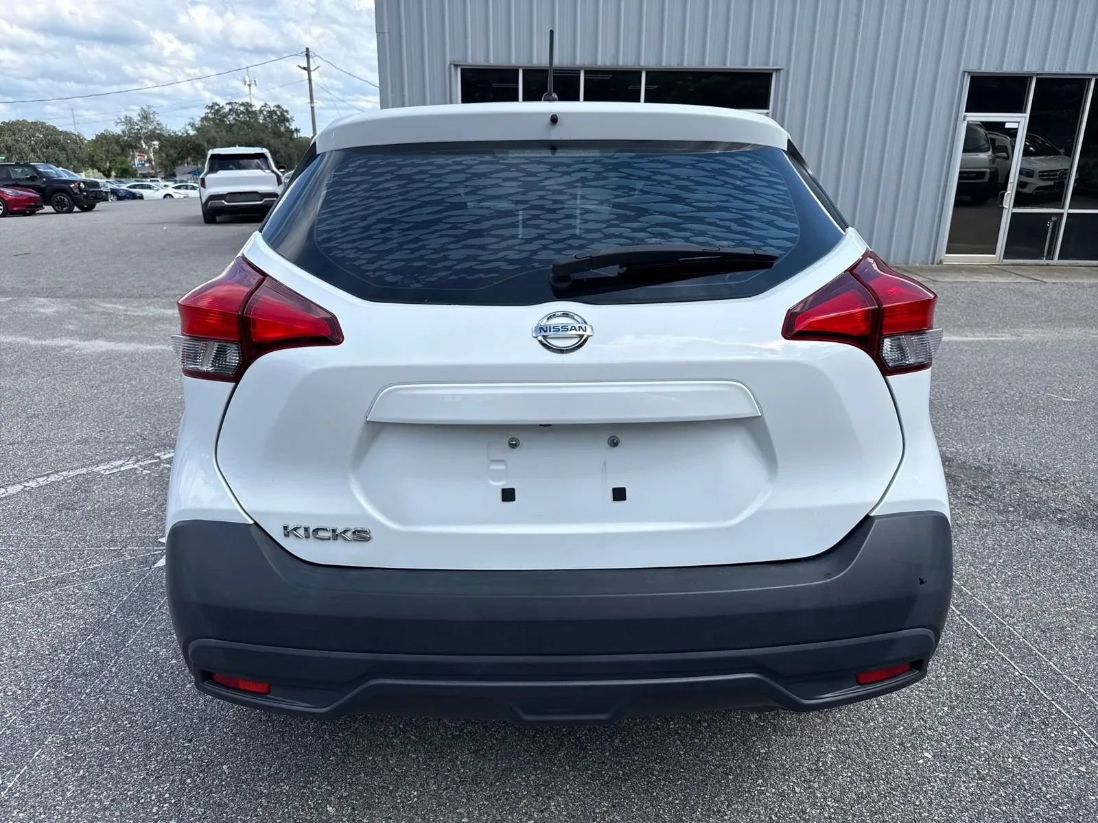 Used 2019 Nissan Kicks S FWD image 9