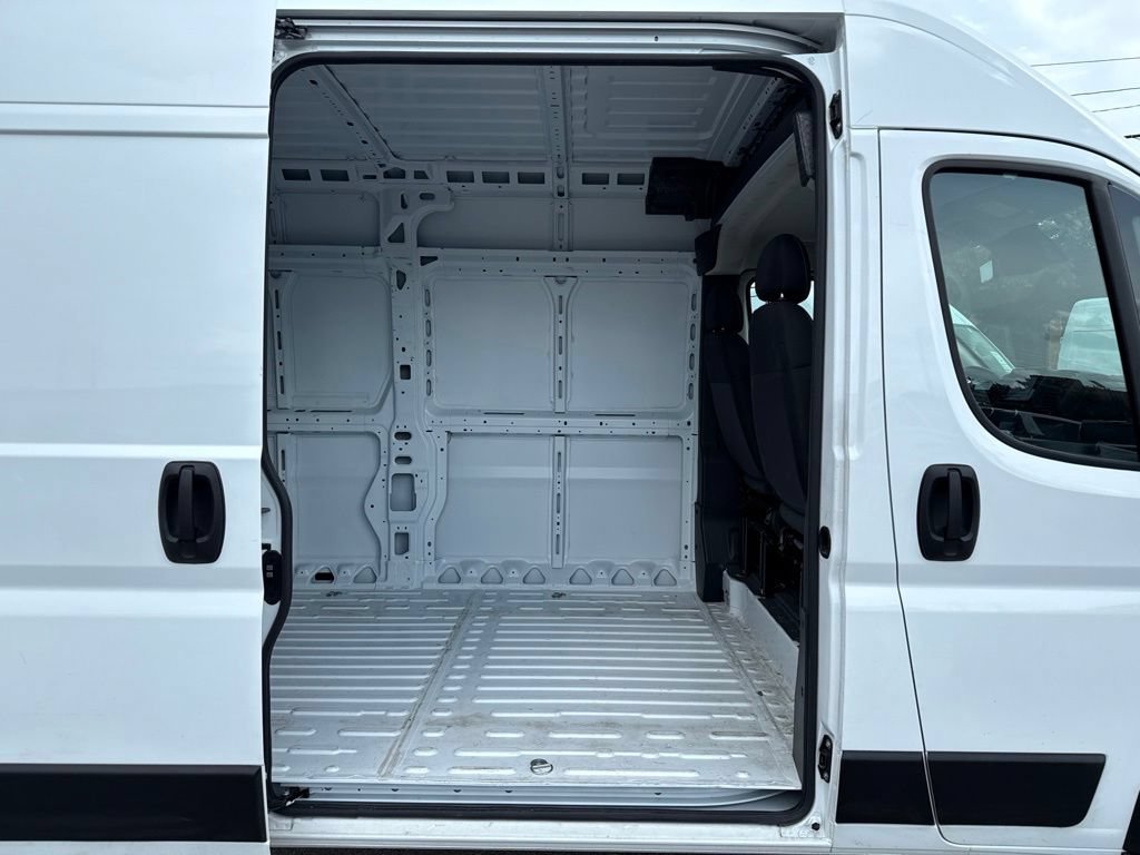 Used 2026 RAM ProMaster 2500 w/ Safety Group FWD image 9