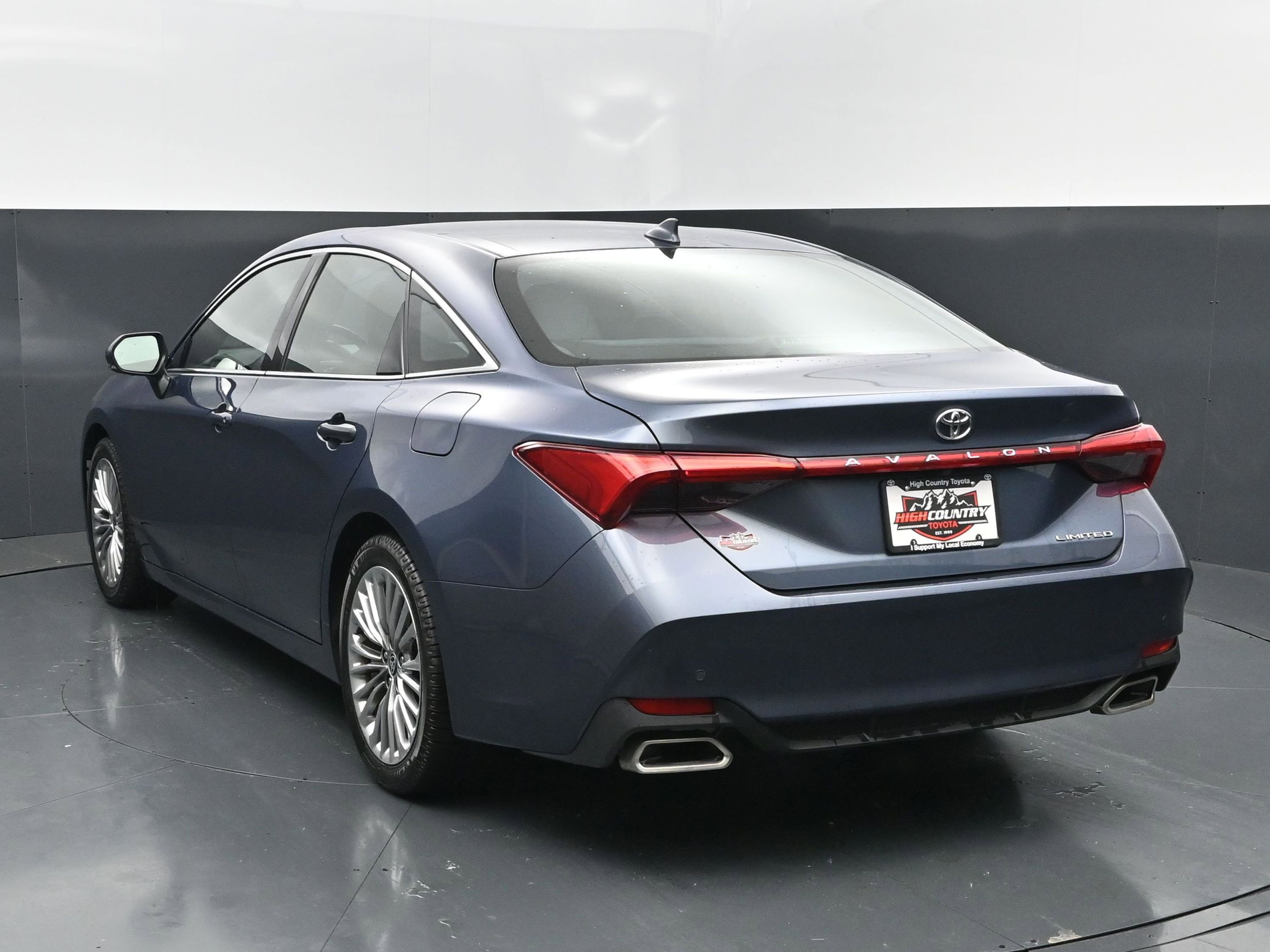 Used 2022 Toyota Avalon Limited w/ Advanced Safety Package FWD image 4