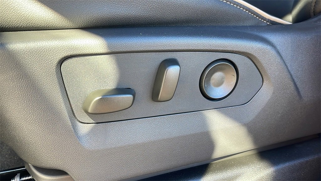 New 2026 GMC Yukon Elevation image 12