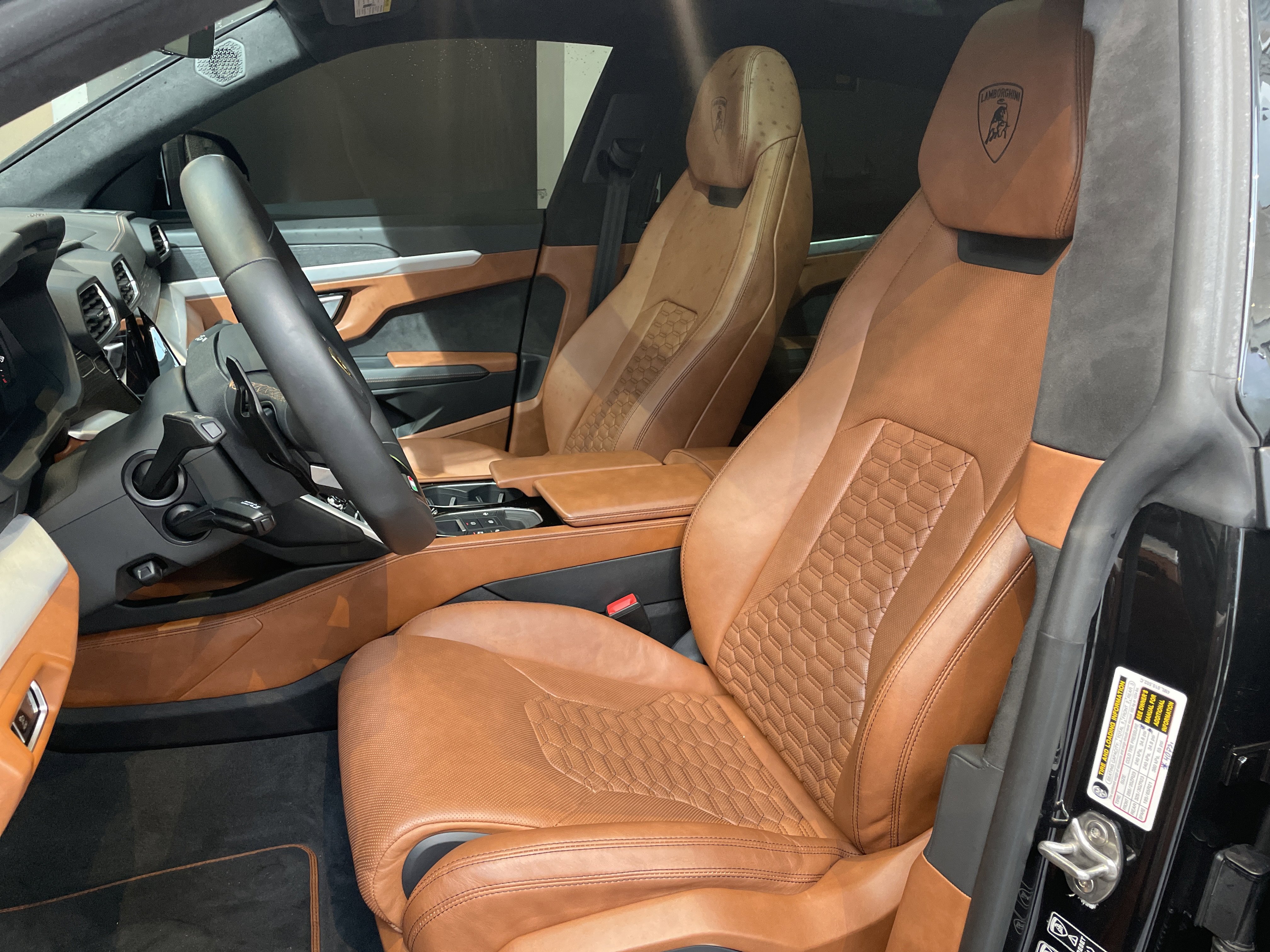 Used 2021 Lamborghini Urus AWD/4WD image 21