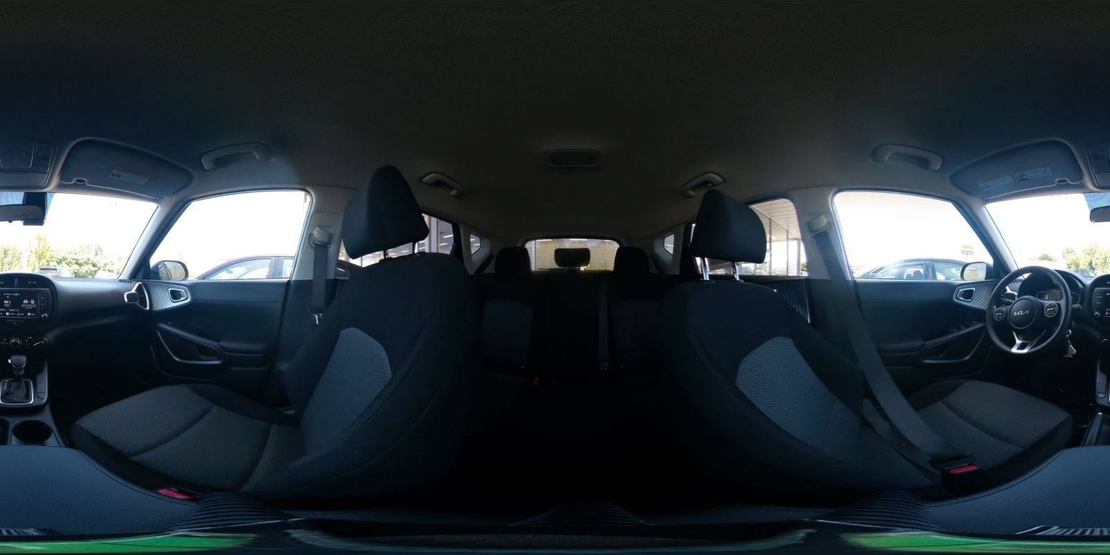 Used 2025 Kia Soul LX w/ LX Technology Package FWD image 36