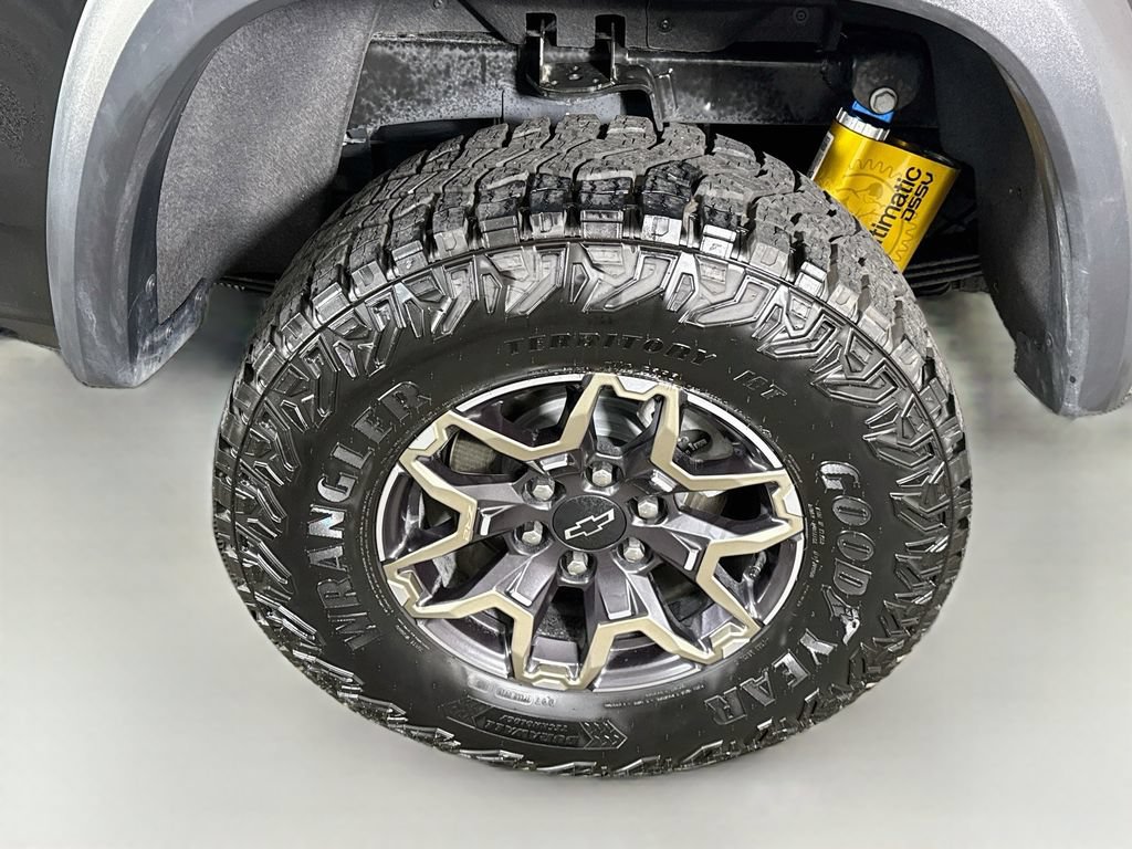 Used 2025 Chevrolet Colorado ZR2 w/ Technology Package AWD/4WD image 35