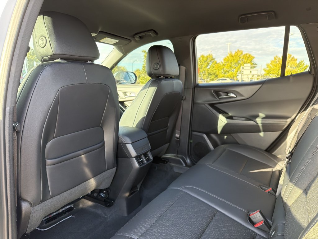 Used 2026 Chevrolet Equinox LT w/ Convenience Package II FWD image 12