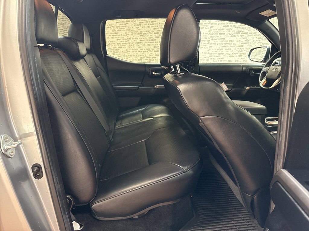 Used 2022 Toyota Tacoma Limited image 12