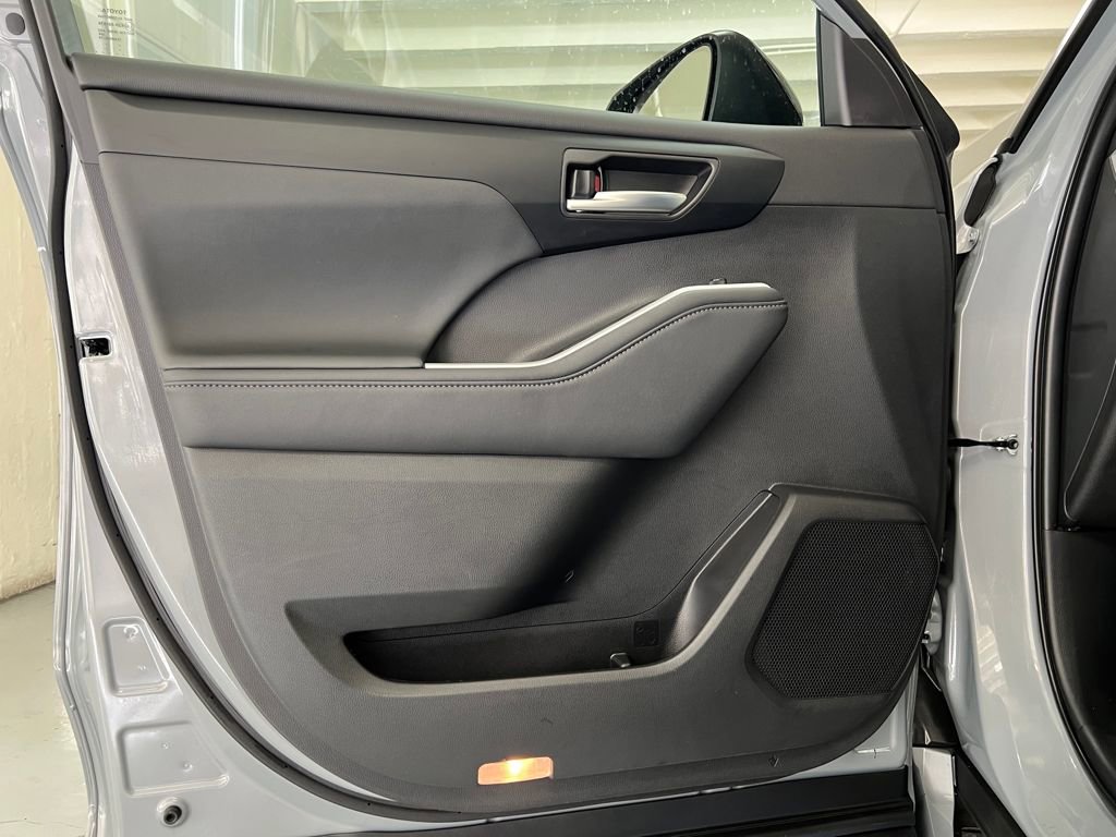 Certified 2025 Toyota Highlander XSE image 41
