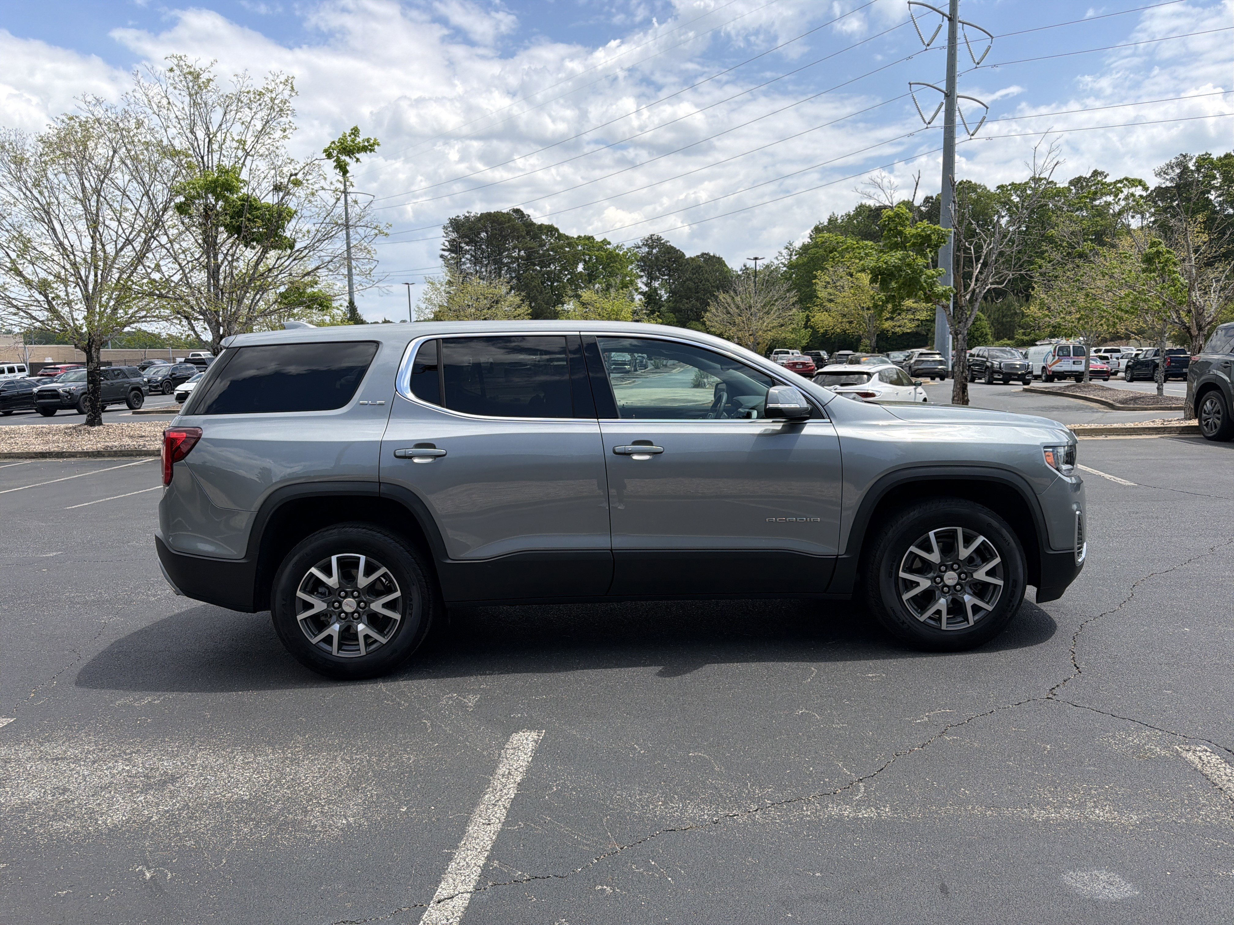 Used 2023 GMC Acadia SLE AWD/4WD image 4