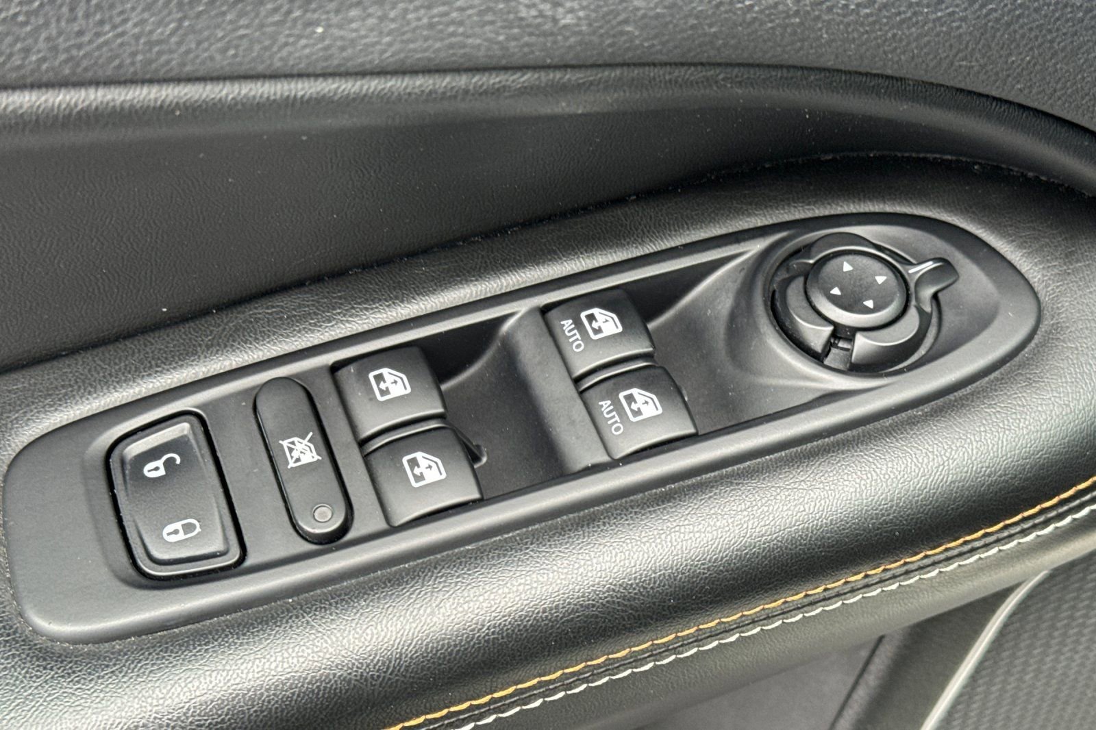 Used 2018 Jeep Compass Latitude w/ Popular Equipment Group image 11