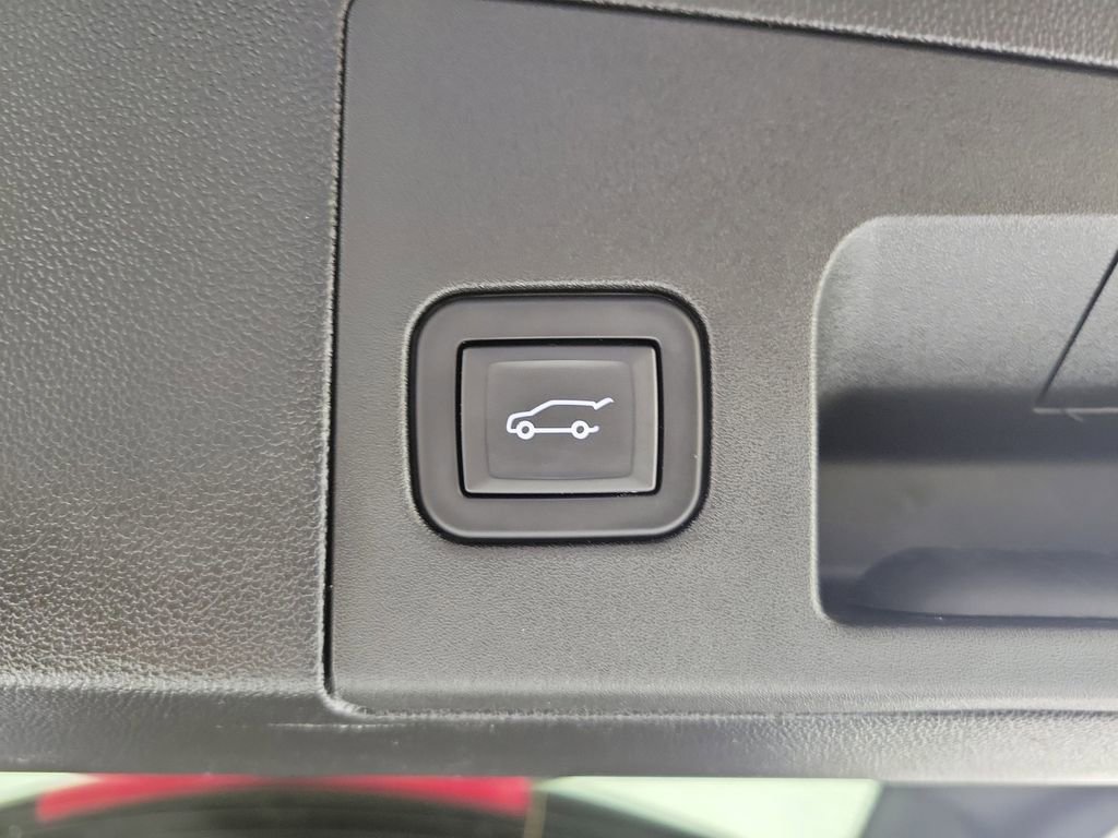 Certified 2024 Cadillac XT5 Luxury FWD image 9