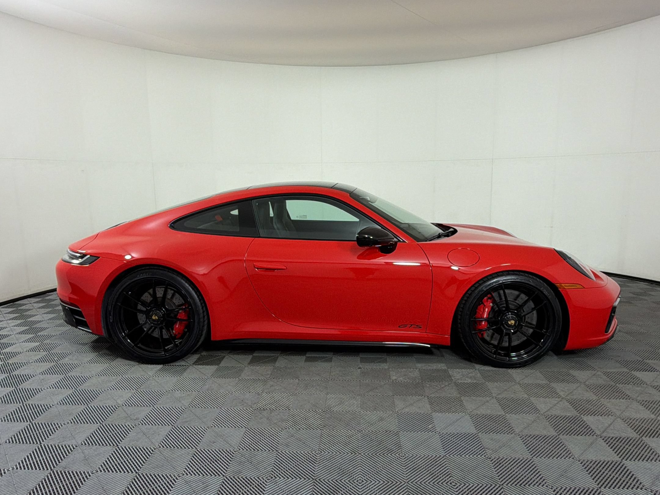 Certified 2024 Porsche 911 Carrera GTS RWD image 9