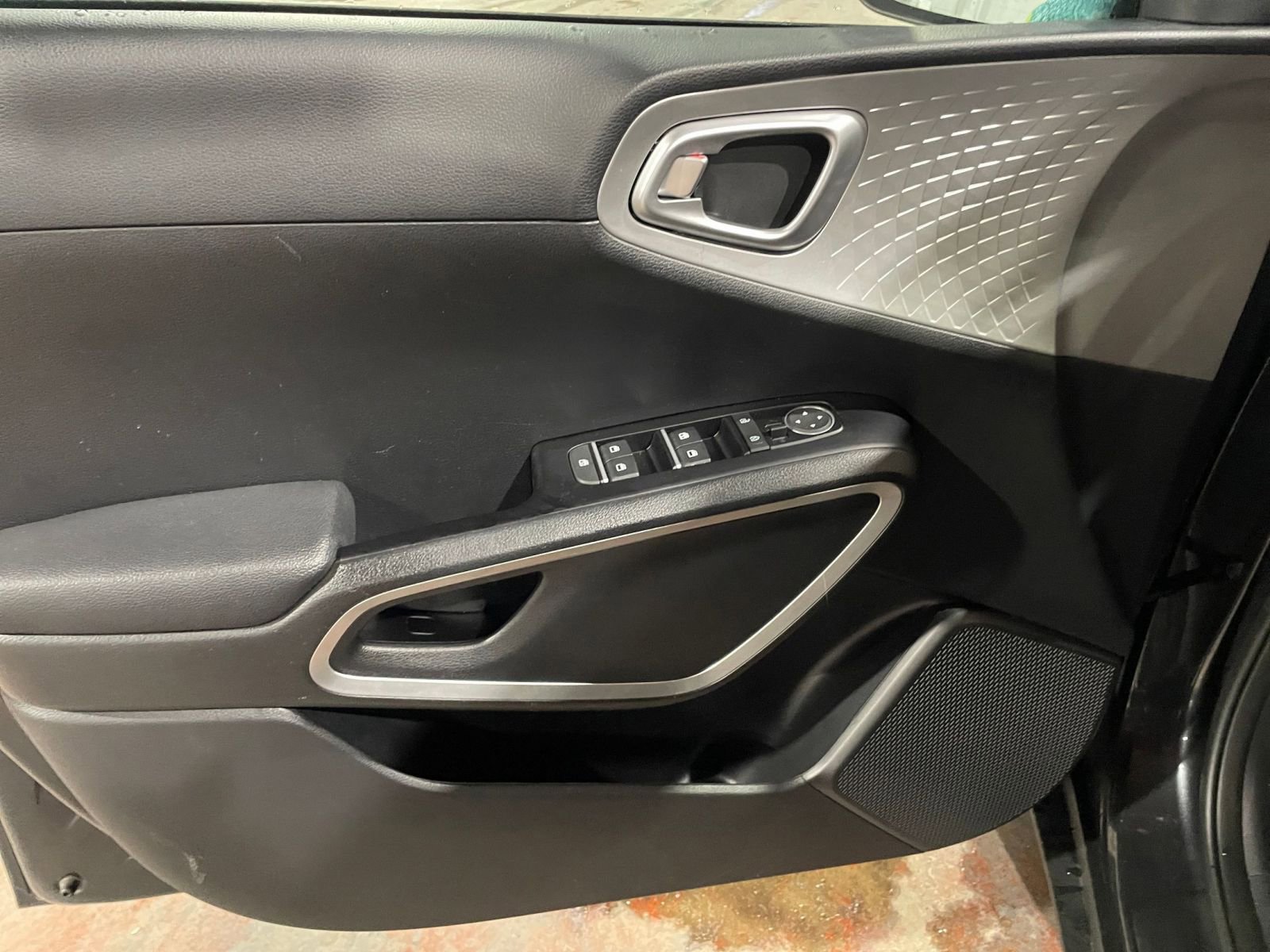 Used 2025 Kia Soul LX w/ LX Technology Package image 18