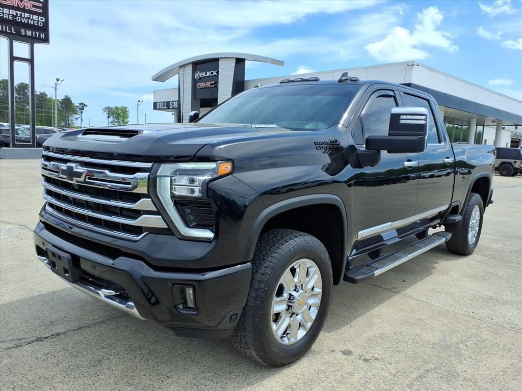 Used 2024 Chevrolet Silverado 3500 High Country w/ High Country Premium Package AWD/4WD image 3