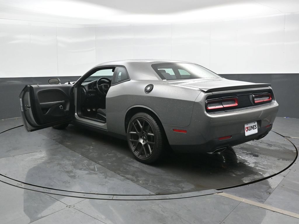 Used 2017 Dodge Challenger R/T image 49