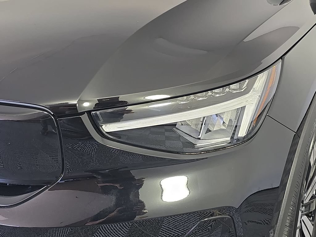 Used 2023 Volvo XC40 Recharge Plus w/ Protection Package Premier AWD/4WD image 27
